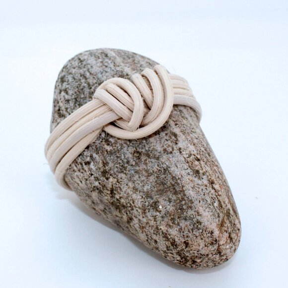 "Heart Knot" Rock Art Zen Decor - Japanese Wrapped Rock handcrafted with rattan - Picture 3 of 6